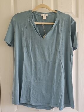 Mod-O-Doc Light Blue Women’s V-Neck Short Sleeve Top